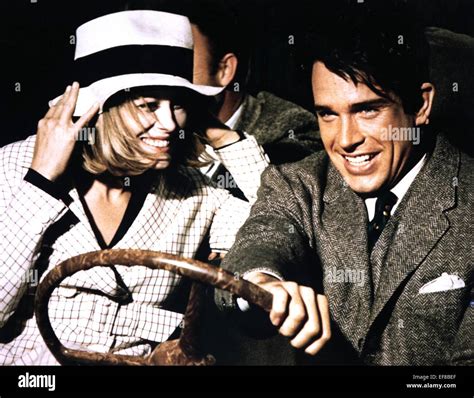 The Bonnie & Clyde Story! Crime-ridden Depression Era, Unforgettable Performances by Warren Beatty and Faye Dunaway!